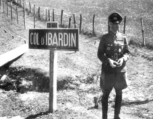 officier nazi prenant la pause au col d'Ibardin